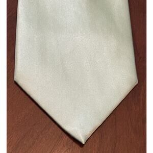 Metropolitan View Green Hand Made 100% Silk Men’s Neck Tie Made In China